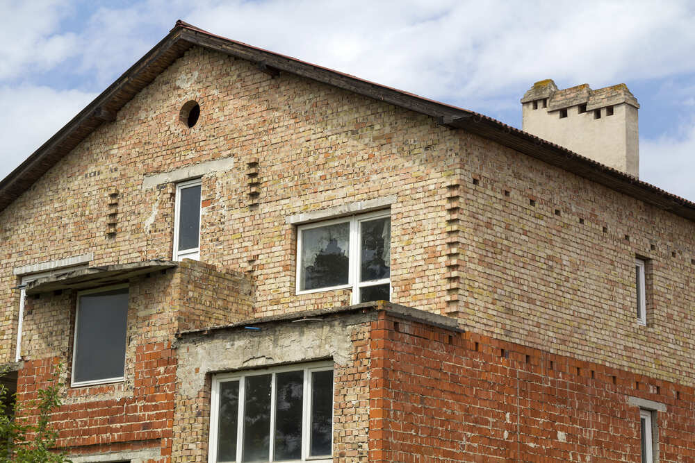 Ghid complet pentru zidărie cărămidă: Etape, materiale și unelte necesare - gard beton, panouri de gard, porti metalice, boltari, garduri prefabricate | Top Gard